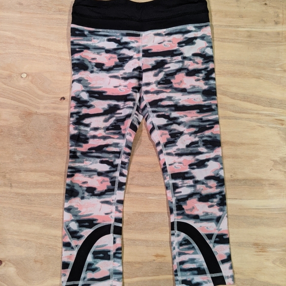 Lululemon Wamo Camo Inspire Crops - Picture 4 of 4